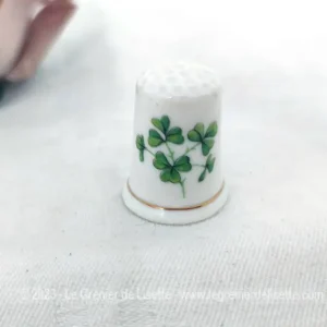 Dé à coudre trèfles porcelaine Fine Bone China
