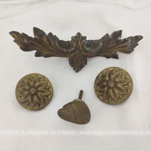 Assortiment décorations bronze et laiton anciens meubles