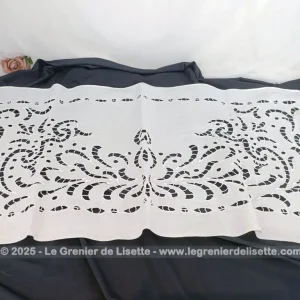 Ancienne superbe pièce fait main broderies ajourée
