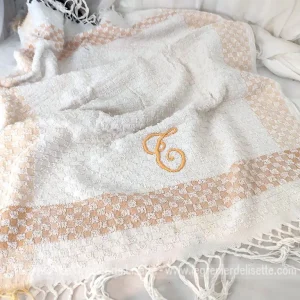 Serviette ancienne décors et broderie jaune moutarde avec franges